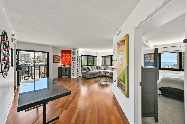 Foto del edificio - 1633 N Prospect Ave