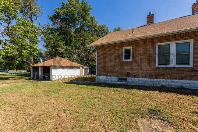 Building Photo - 1812 W McKee Ave