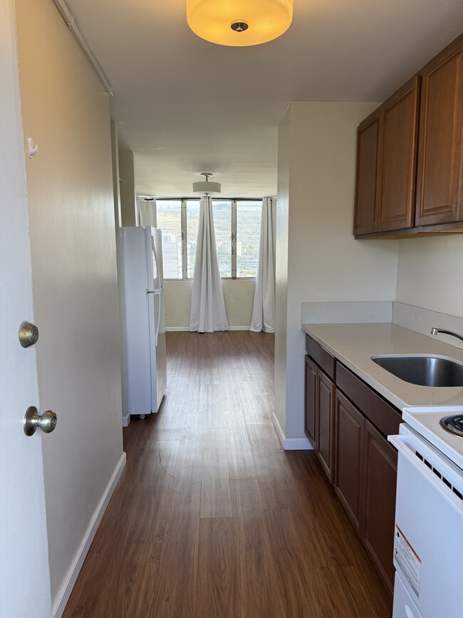 Building Photo - Hono Hale C112