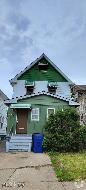 Building Photo - 2920 E 111th St