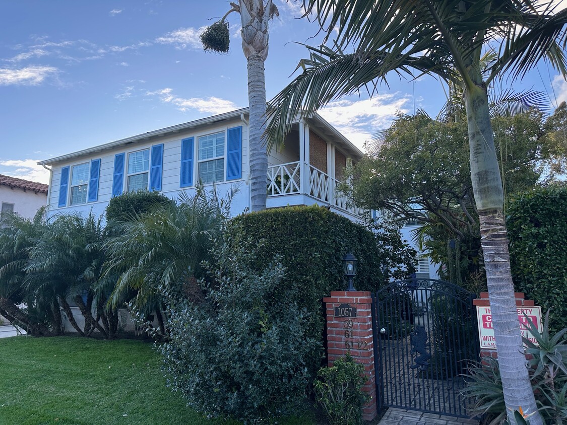 Primary Photo - 1061 Masselin Ave