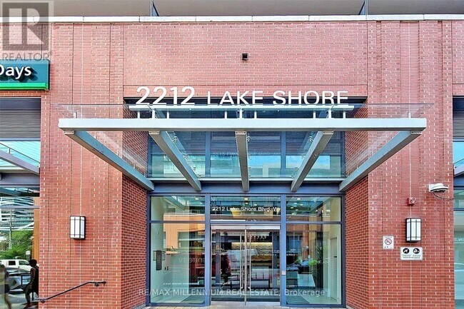 Photo du bâtiment - 2212-2212 Lake Shore Blvd W