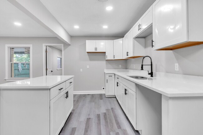 Foto del edificio - 4401 Helene Rd