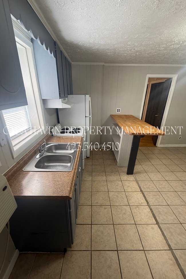 Building Photo - Modern 1 Bed 1 Bath - Pet Friendly!