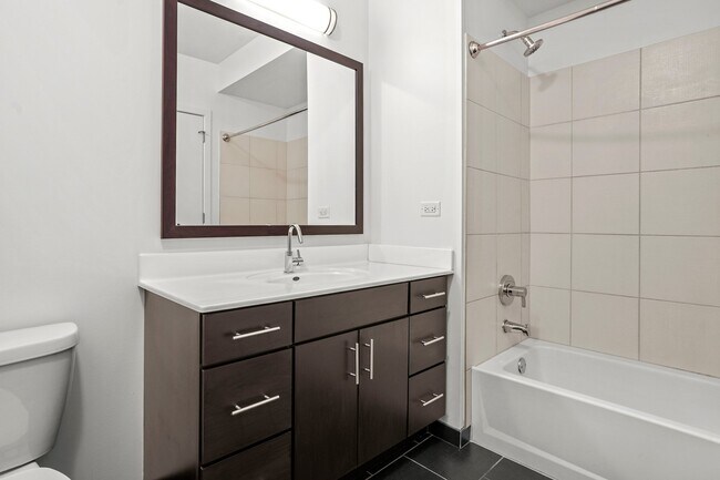 Photo - 3803 N Halsted St (Chicago, IL) Apartment