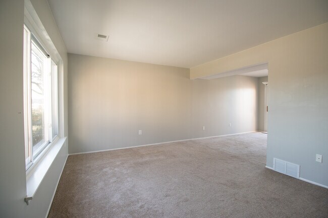 Building Photo - 1317 Laurel Valley Dr
