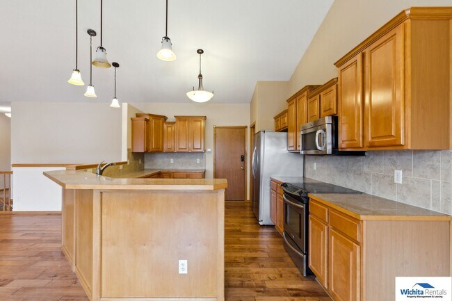 Foto del edificio - 4 bedroom 3 bath home