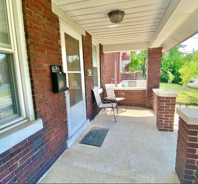 Building Photo - 3048 Taylor Ave