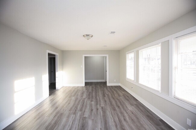 Foto del edificio - 4517 Haywood St