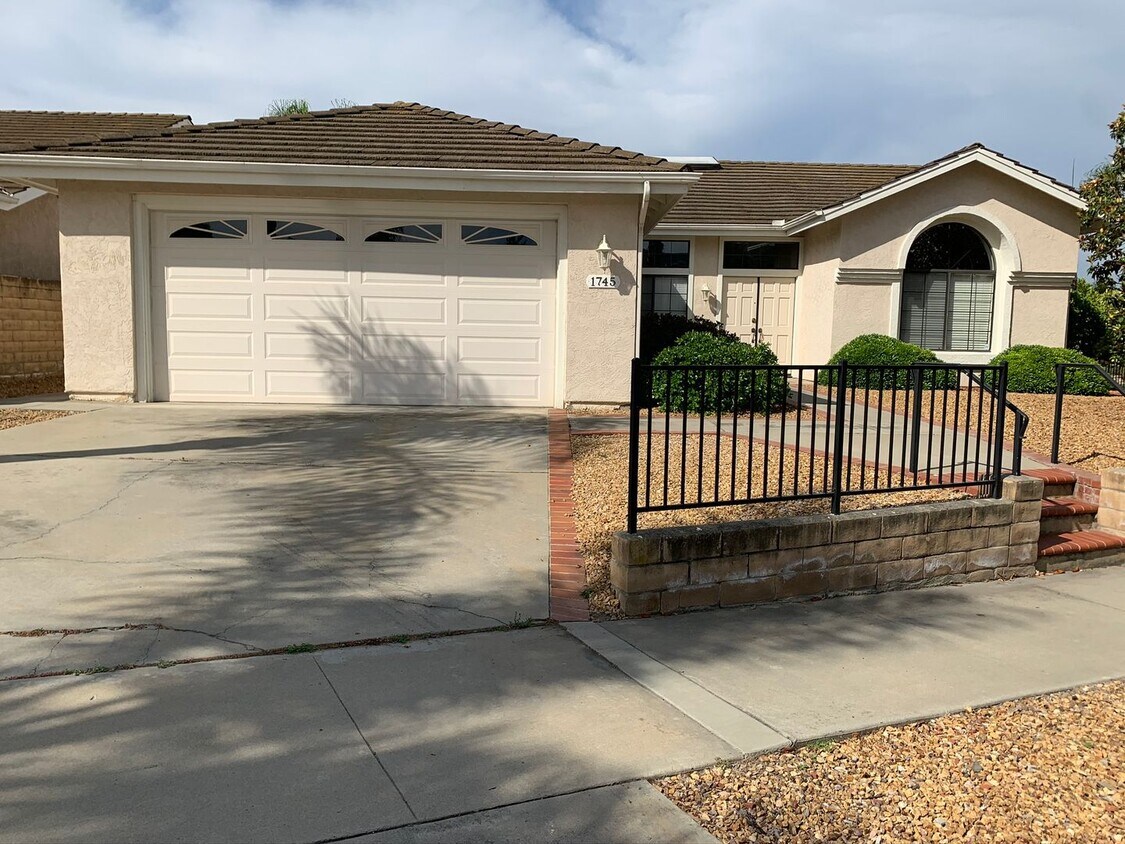Foto principal - Beautiful Home on Large Lot with RV Parking!