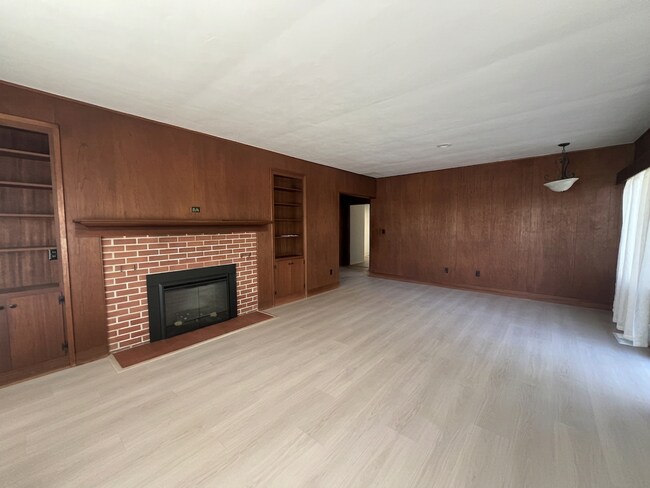 Building Photo - 616 Cheryl Ln