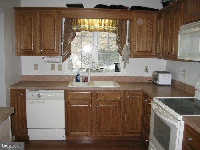 Building Photo - 23354 Manos Dr