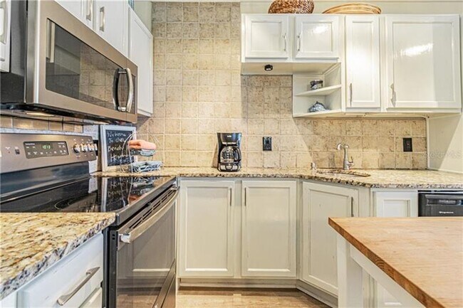 Building Photo - Charming condo located in the quiet neighb...
