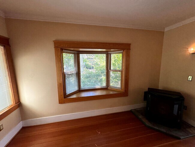 Foto del edificio - 4 Bedroom House Near Downtown Eugene