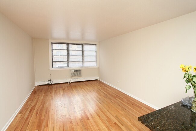 Foto del edificio - 5847 N Winthrop Ave