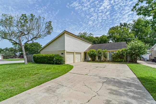 Building Photo - 2122 Clemson Dr