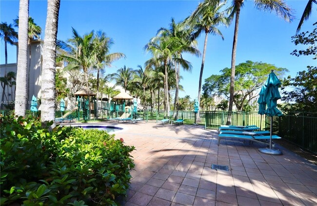 Foto del edificio - 19501 W Country Club Dr