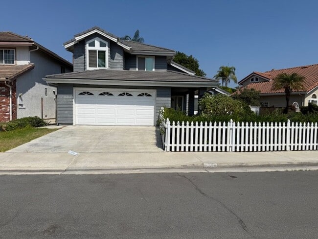Building Photo - White Picket Fence Home in Irvine