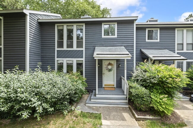 Building Photo - Renovated 3BR/2.5BA Townhome in Prime Cary...