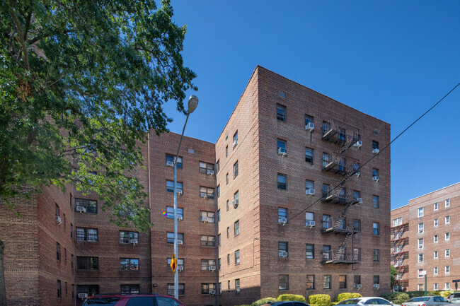 Foto del edificio - 99-65 64th Rd