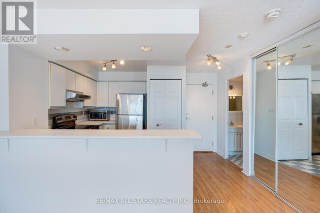 Photo du bâtiment - 801-1801 King St W