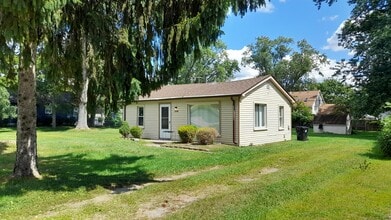 Building Photo - 23346 Springbrook Dr