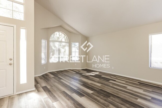 Building Photo - REDUCED- Spacious 4 bedroom home in Phoenix!