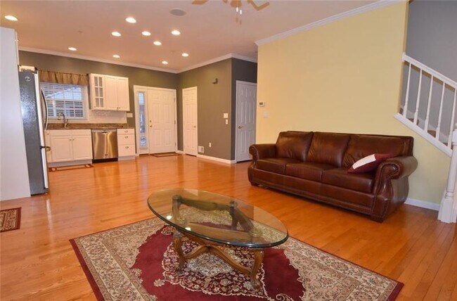 Building Photo - 206 Boxwood Ct
