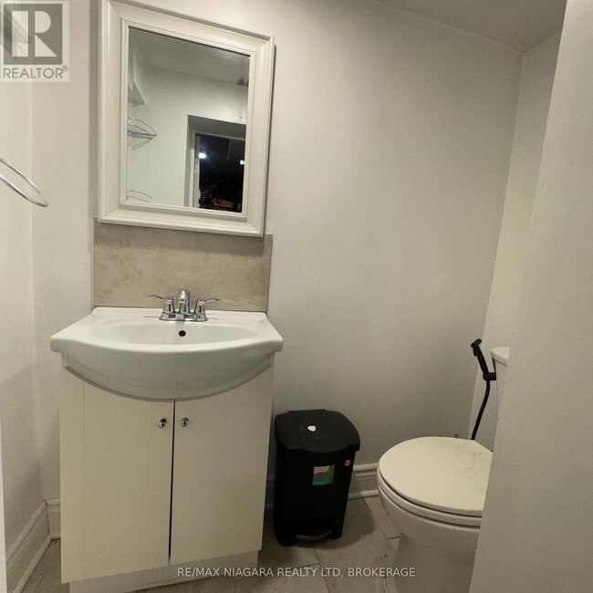 Building Photo - 844A Danforth Rd