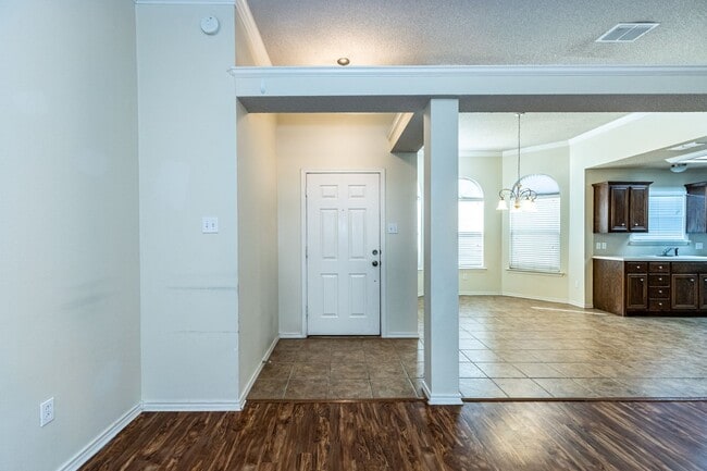 Building Photo - 3/2/2 in NW Lubbock