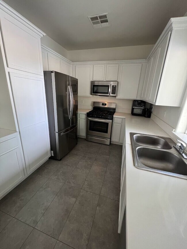 Foto del edificio - *MOVE IN SPECIAL $600 off 1st months rent*...