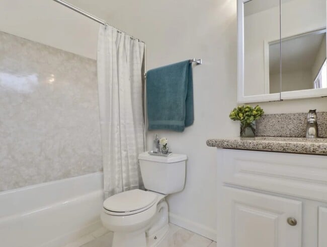 Building Photo - 3585 Centinela