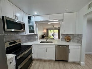 Building Photo - 8750 Royal Palm Blvd