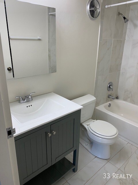 Building Photo - Large 1Bed 1Bath I Glenview with your own ...