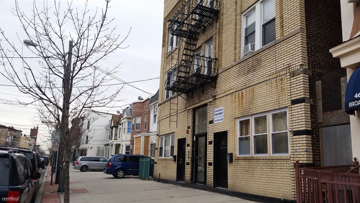Primary Photo - 4621 Broadway