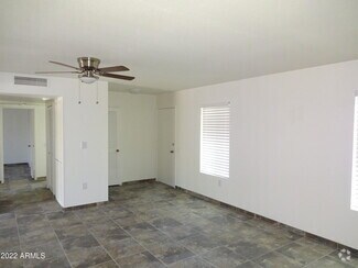Building Photo - 9930 W Oak Ridge Dr
