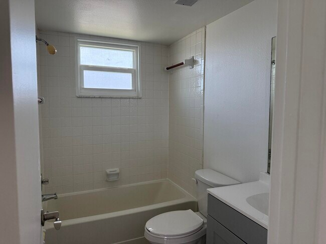Building Photo - 1536 SE Royal Green Cir