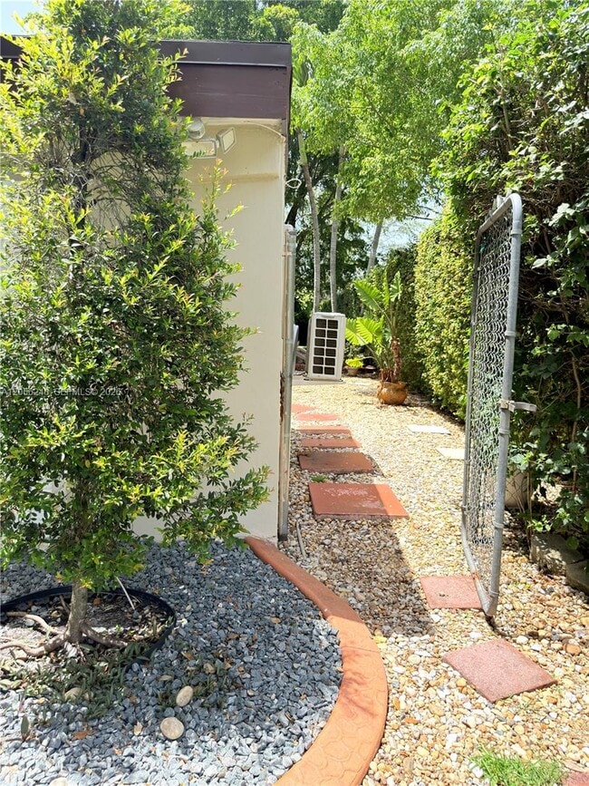 Building Photo - 9160 SW 73rd St