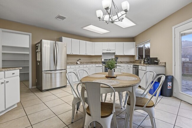 Building Photo - 4818 Creekway St