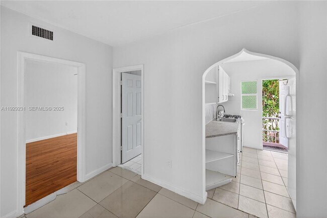 Foto del edificio - 1220 Marseille Dr