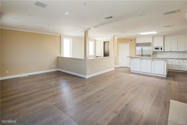 Building Photo - 3 br, 3.5 bath Townhome - 804 Highland Ave