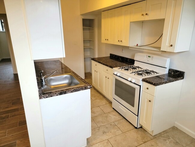 Building Photo - 32 Vanderburgh Ave