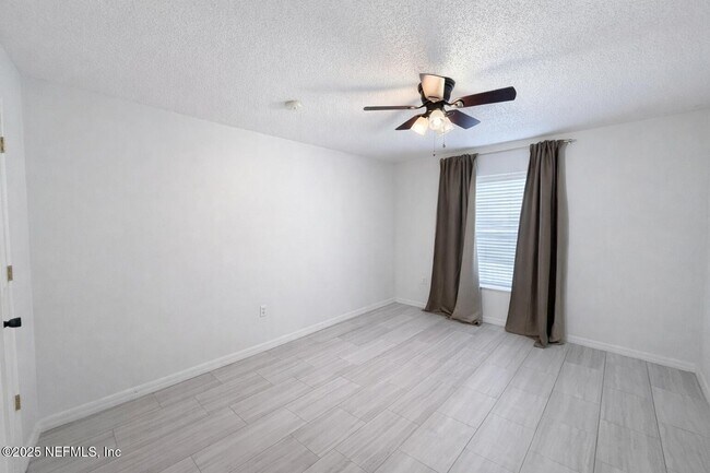 Building Photo - 6634 Gentle Oaks Dr W