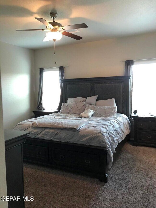 Foto del edificio - 14350 Loma Esmeralda