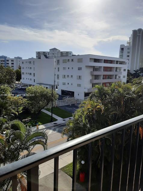 Foto del edificio - 18100 Atlantic Blvd