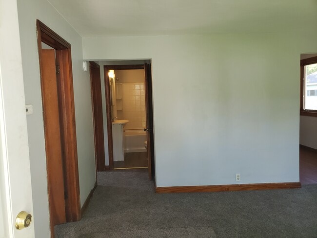 Building Photo - 2020 Midway Dr