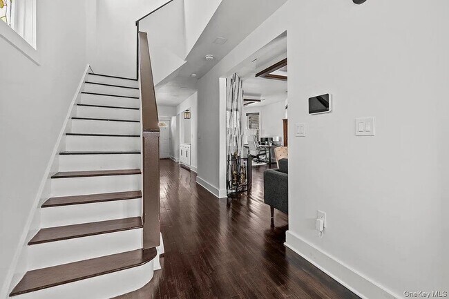 Foto del edificio - 916 Clarence Ave