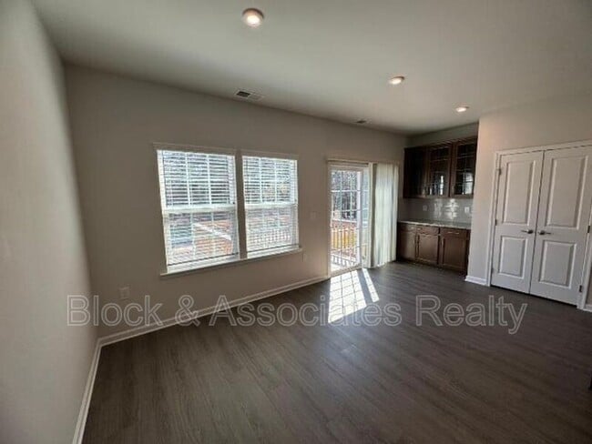 Building Photo - 6422 Pathfinder Wy