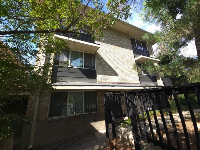 Foto del edificio - 2473 20th St