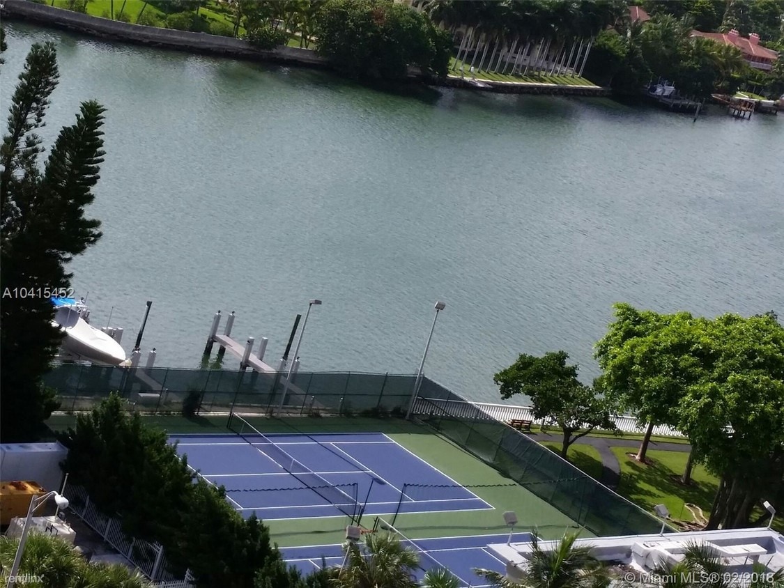 Primary Photo - 5400 Collins Ave